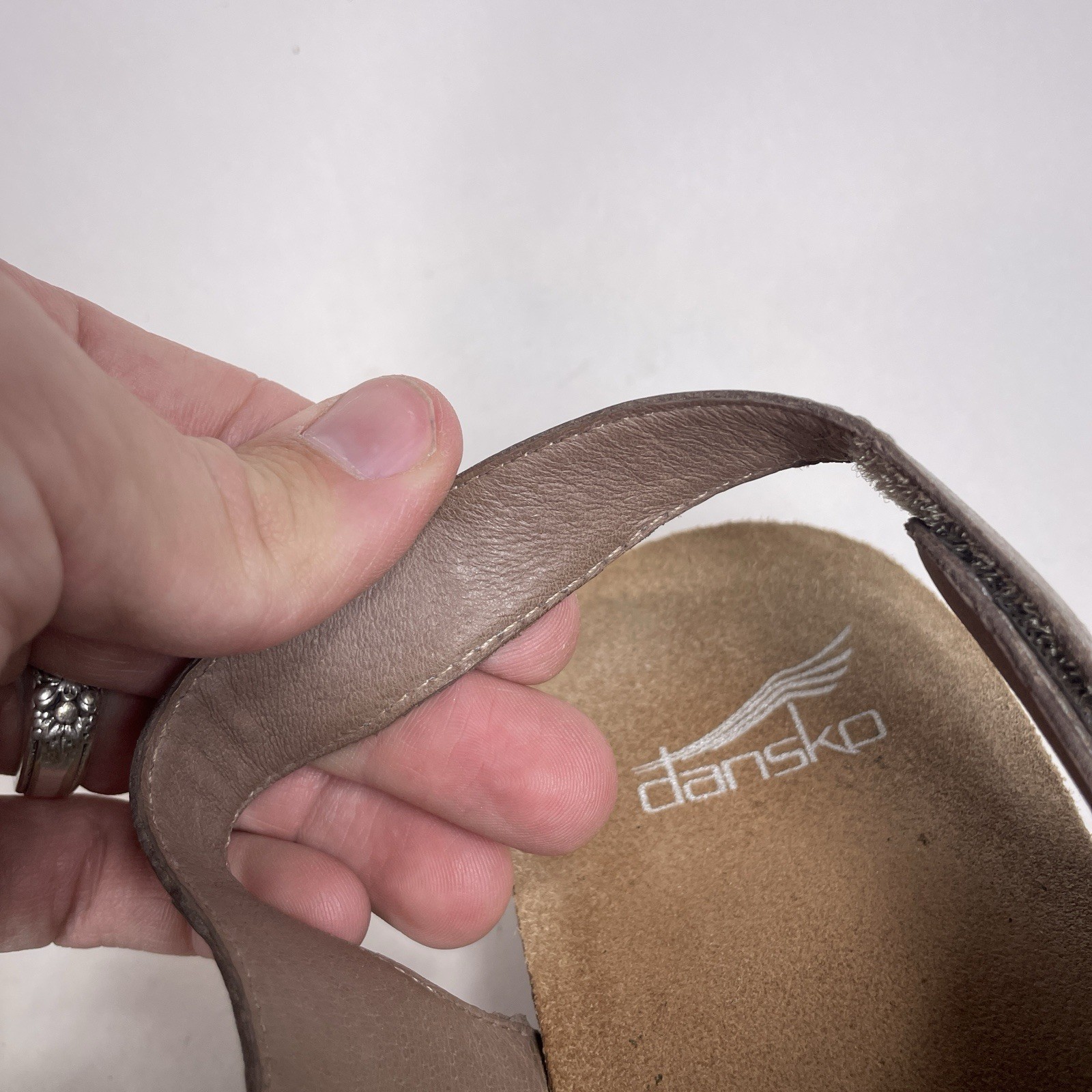 Size 42 – Dansko Reece Stone Women’s Loop Sandal Thong Toe Strap Brown