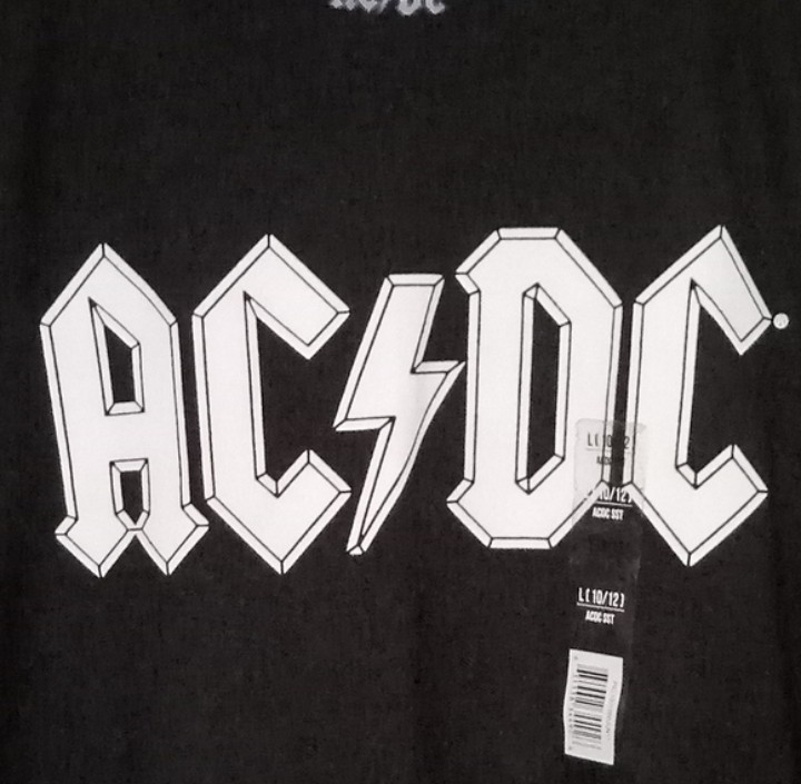 NWT AC/DC 2017 Logo T-shirt, Boys’ size L