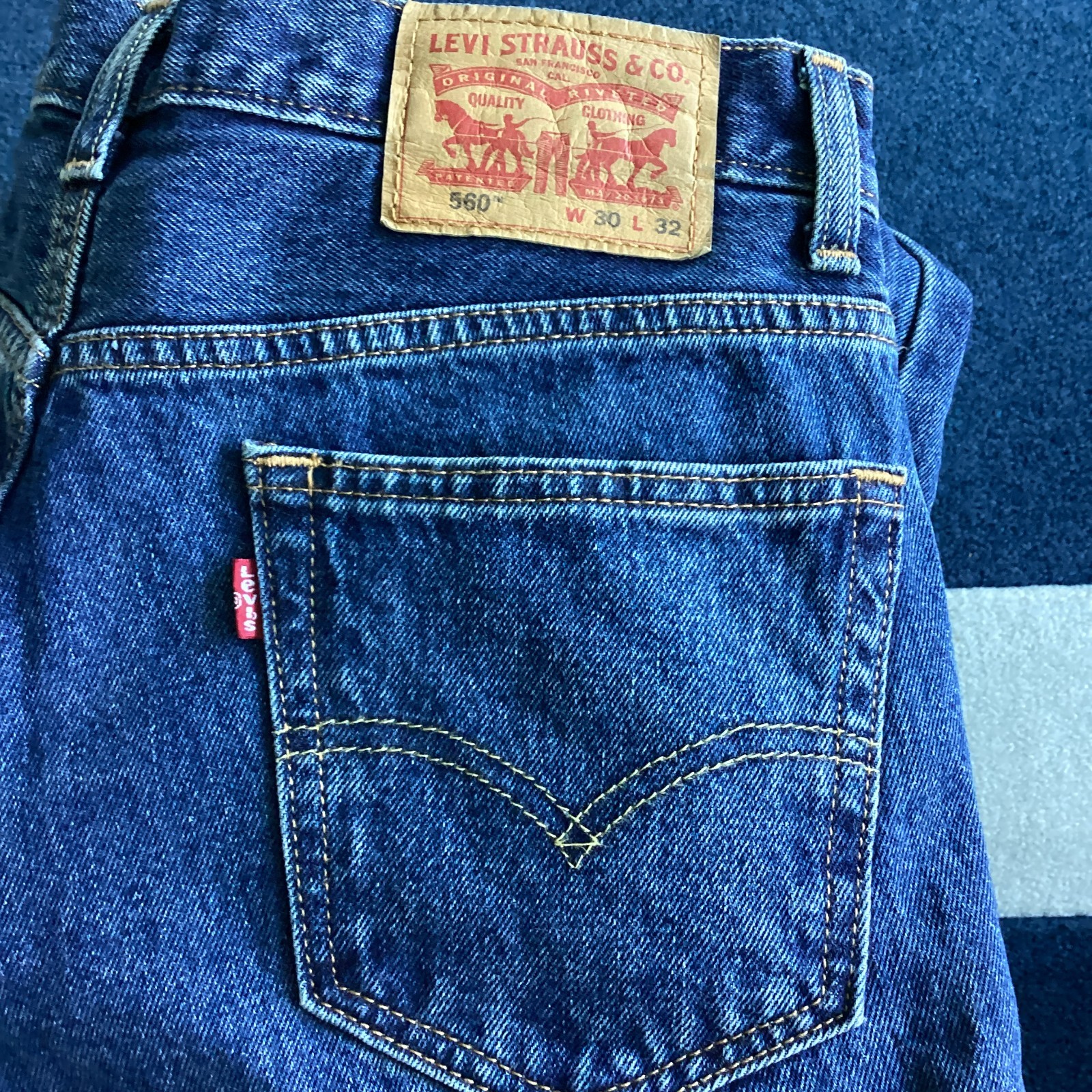 Levi’s 560 Medium Blue Denim Jeans – Waist 30″ x Length 32”