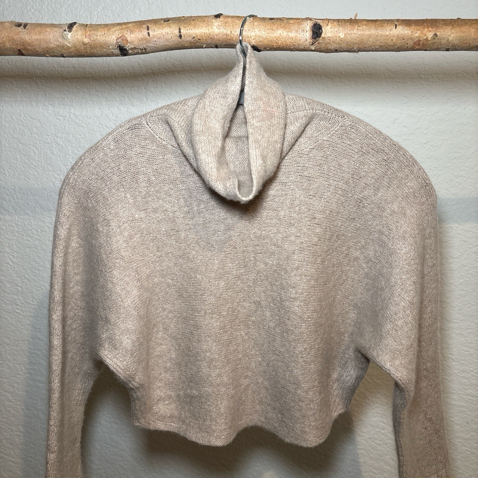 vince cashmere beige cropped turtleneck sweater