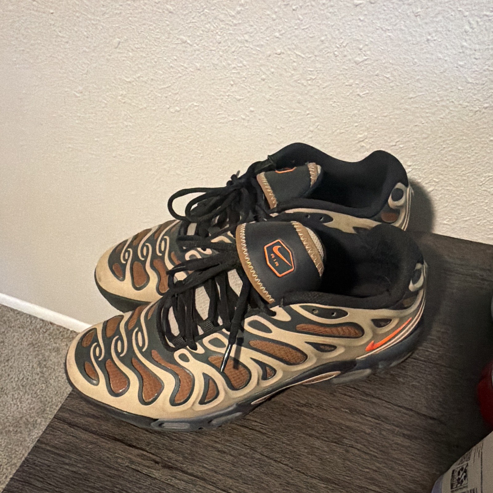 Nike Air Max Plus Drift Low Top Lace-Up Sneakers Khaki FZ3041-200