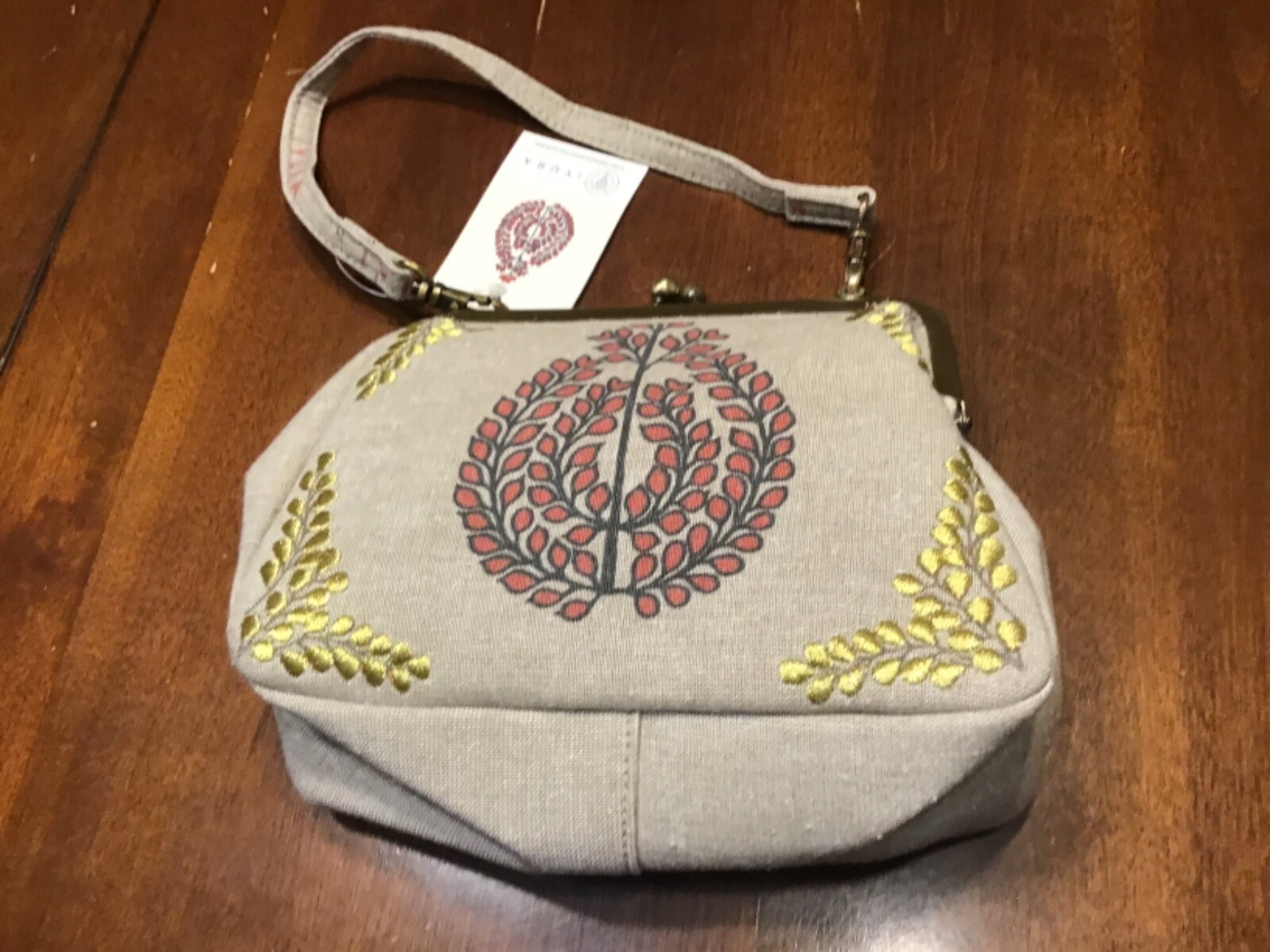 Iyura glow drop bag new with tags 7.5 by 6’ by 3’
