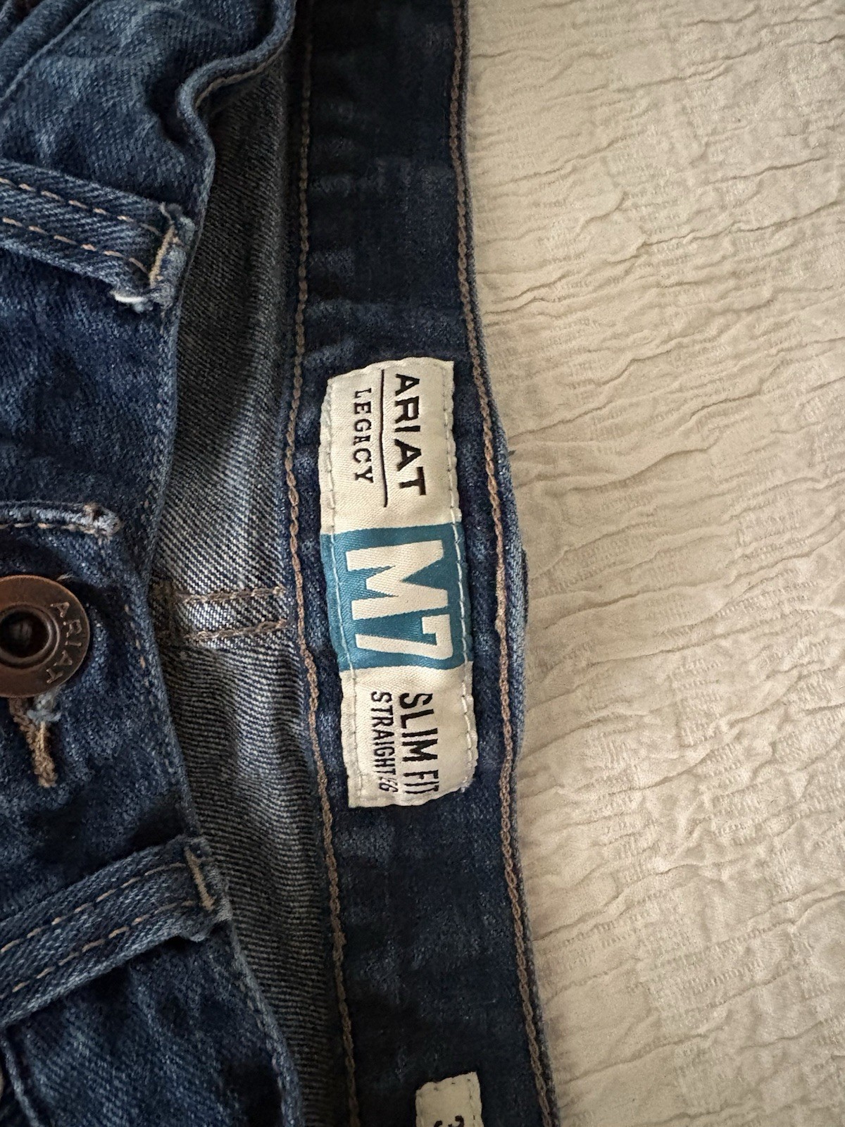 Ariat Legacy Men’s Slim Fit Straight Leg Blue Dark Wash Denim Jeans 5-Pocket M7