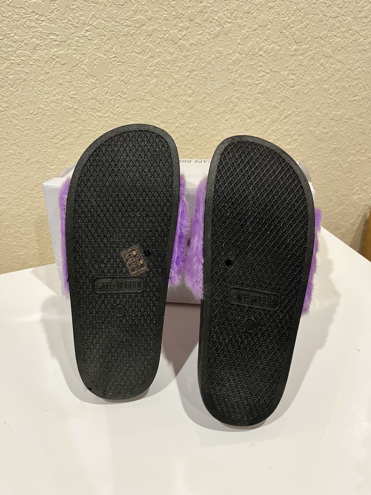 Cape Robbin Moira Women Slip On Skids Sandal Purple Faux Fur & Pearl Accent
