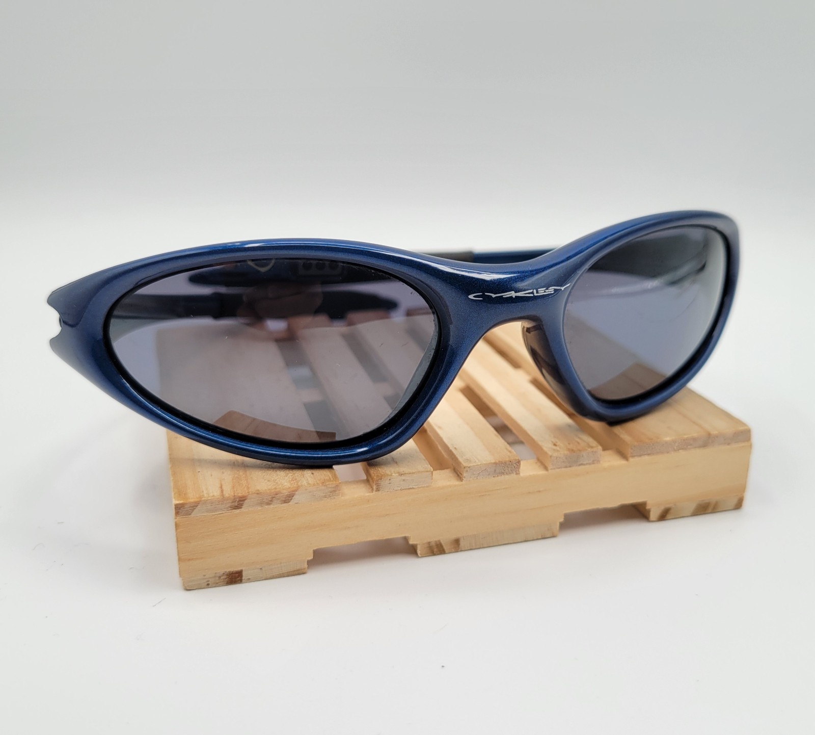 Vintage Oakley Minute 1.0 Sunglasses Metalic Blue Wrap Black Iridum