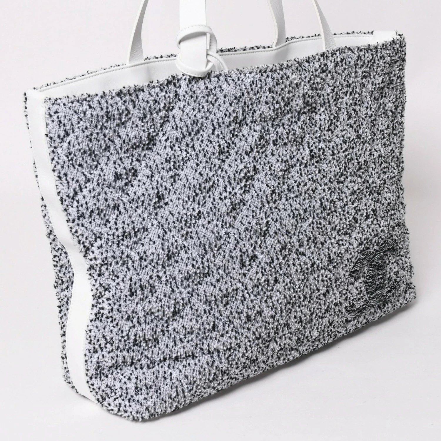 Chanel Cruise Collection Pile Beach Bag Terry Cloth Coco Tote A7333a003517 r0_06