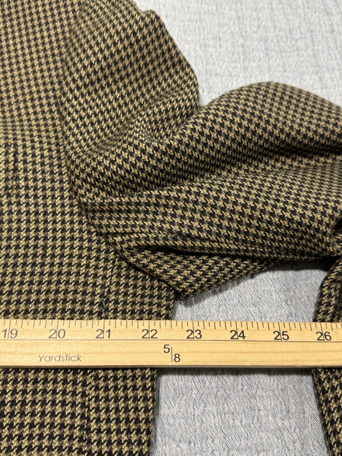Hickey Freeman Bespoke Houndstooth Blazer. Brown Measurements in Pictures