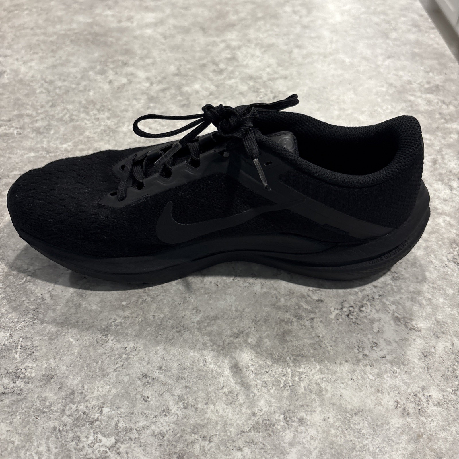 Nike Winflo 10 Men’s Size 9.5 Black Running Shoes DV4022-001 Light Usage