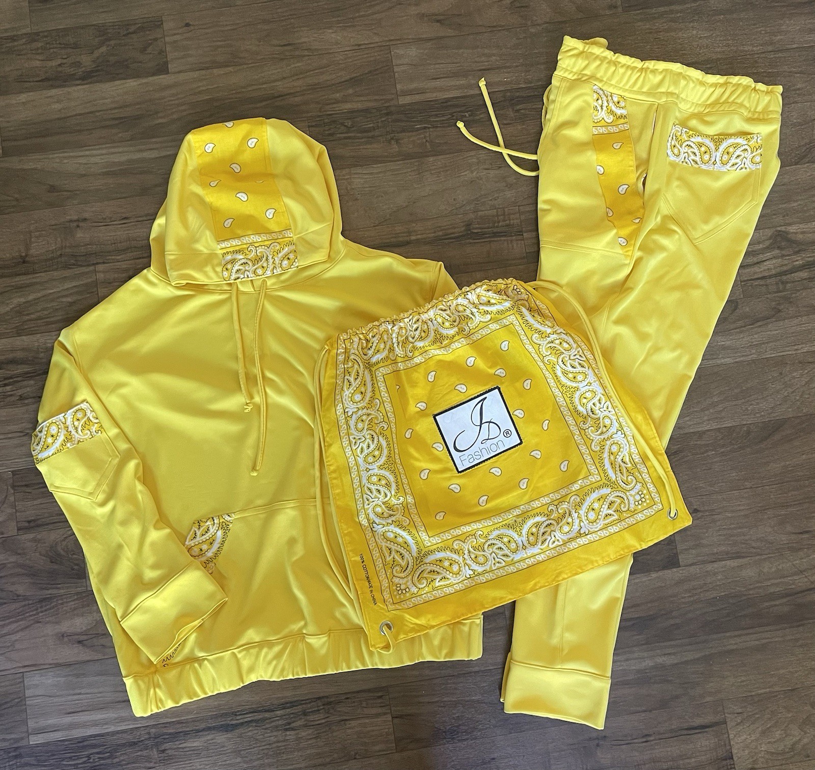 JD Fashion Men’s YellowBandanna Trim Long Sleeve Waist Hoodie & Jogger Pants Set