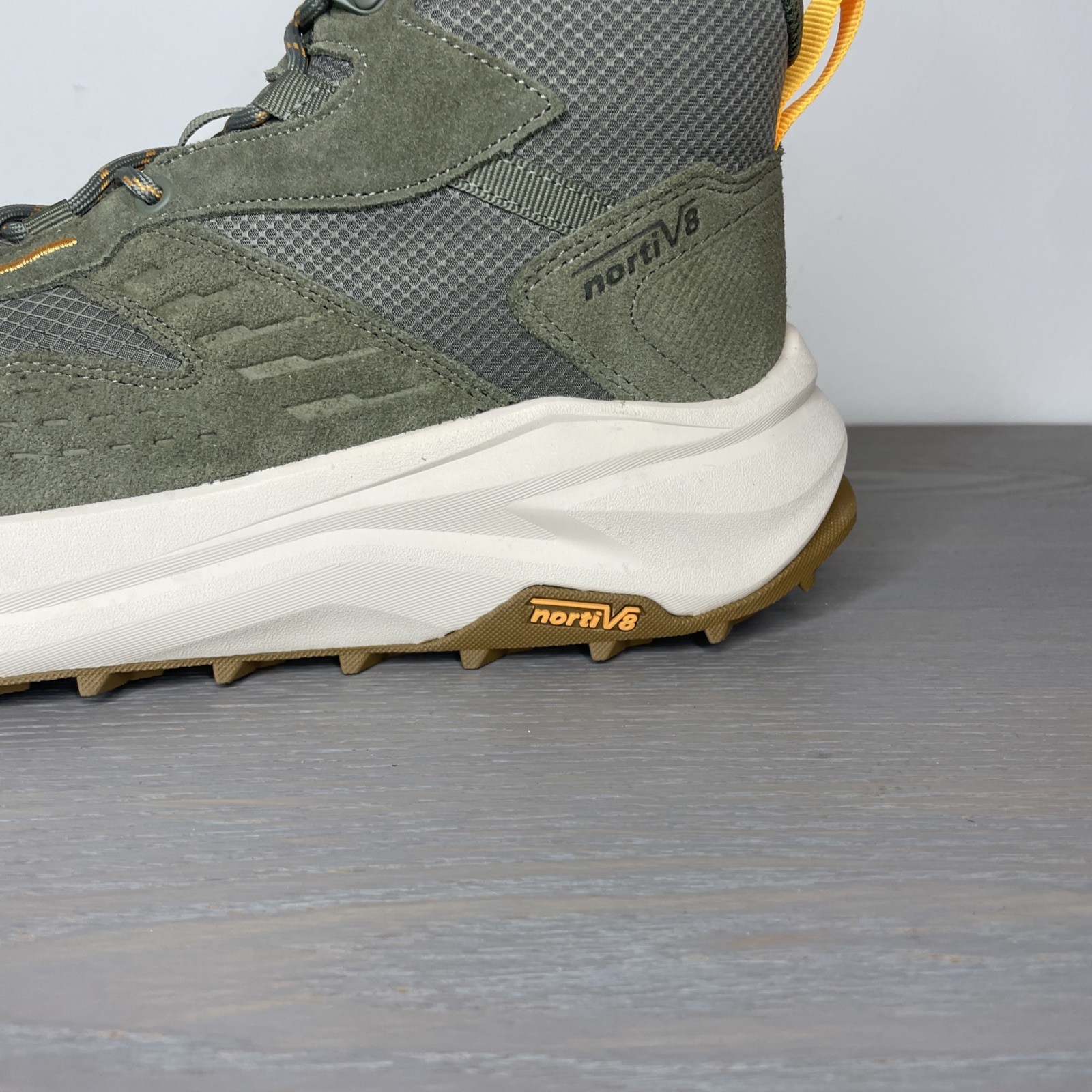 NORTIV 8 Waterproof Hiking Trekking Boots Wide Toe Box Mens 8.5 New