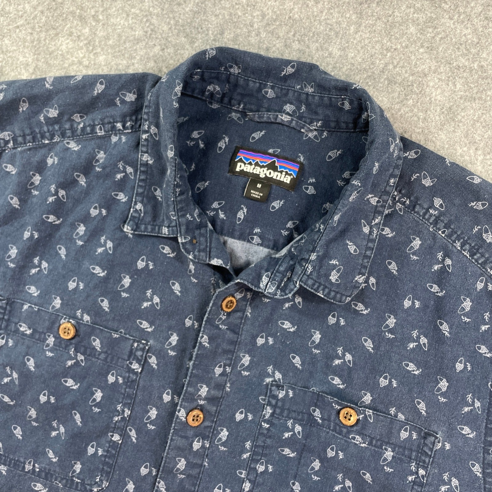 Patagonia Mens Shirt M Blue Graphic Print Short Sleeve Outdoor Hiking Button Up