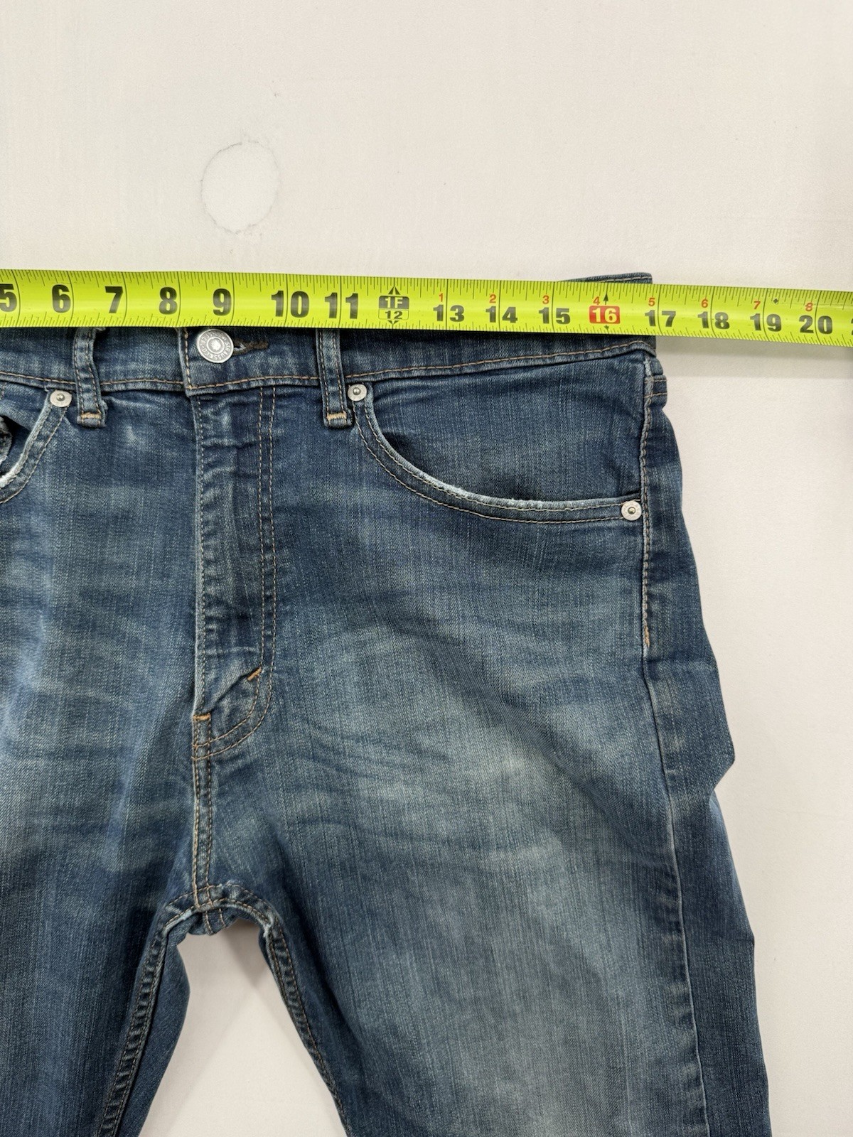 Levi’s 505 Jeans Men’s 34×32 Regular Fit Straight Leg Med Stonewash Zipper Fly
