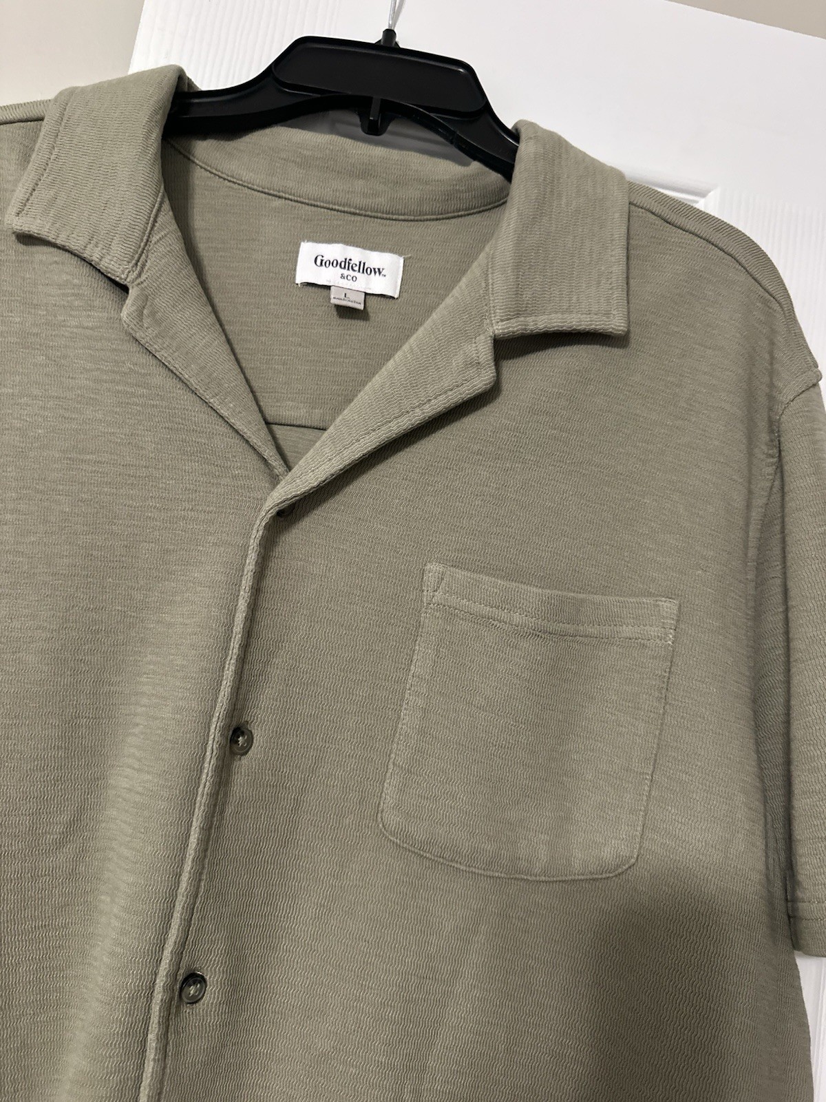 Goodfellow & Co Men’s Green Short Sleeve Button-Up Shirt with Pocket Size Large