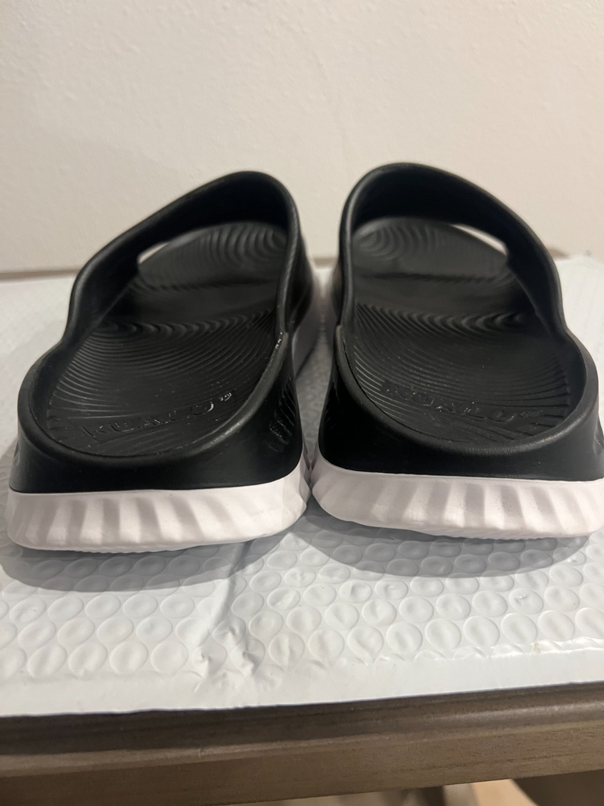 KUAILU Unisex Black & White Arch Support Open Toe Recovery Sports Slides Size 11