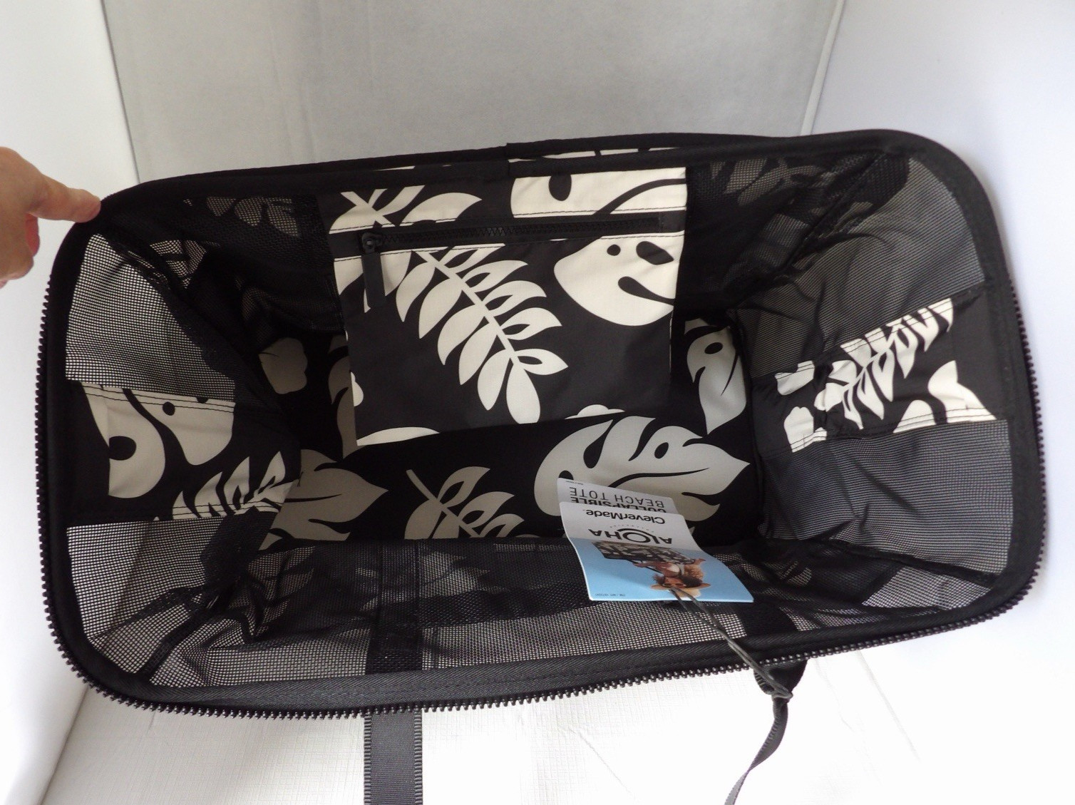NWT Authentic ALOHA COLLECTION CLEVERMADE Beige, Black Collapsible Beach Tote