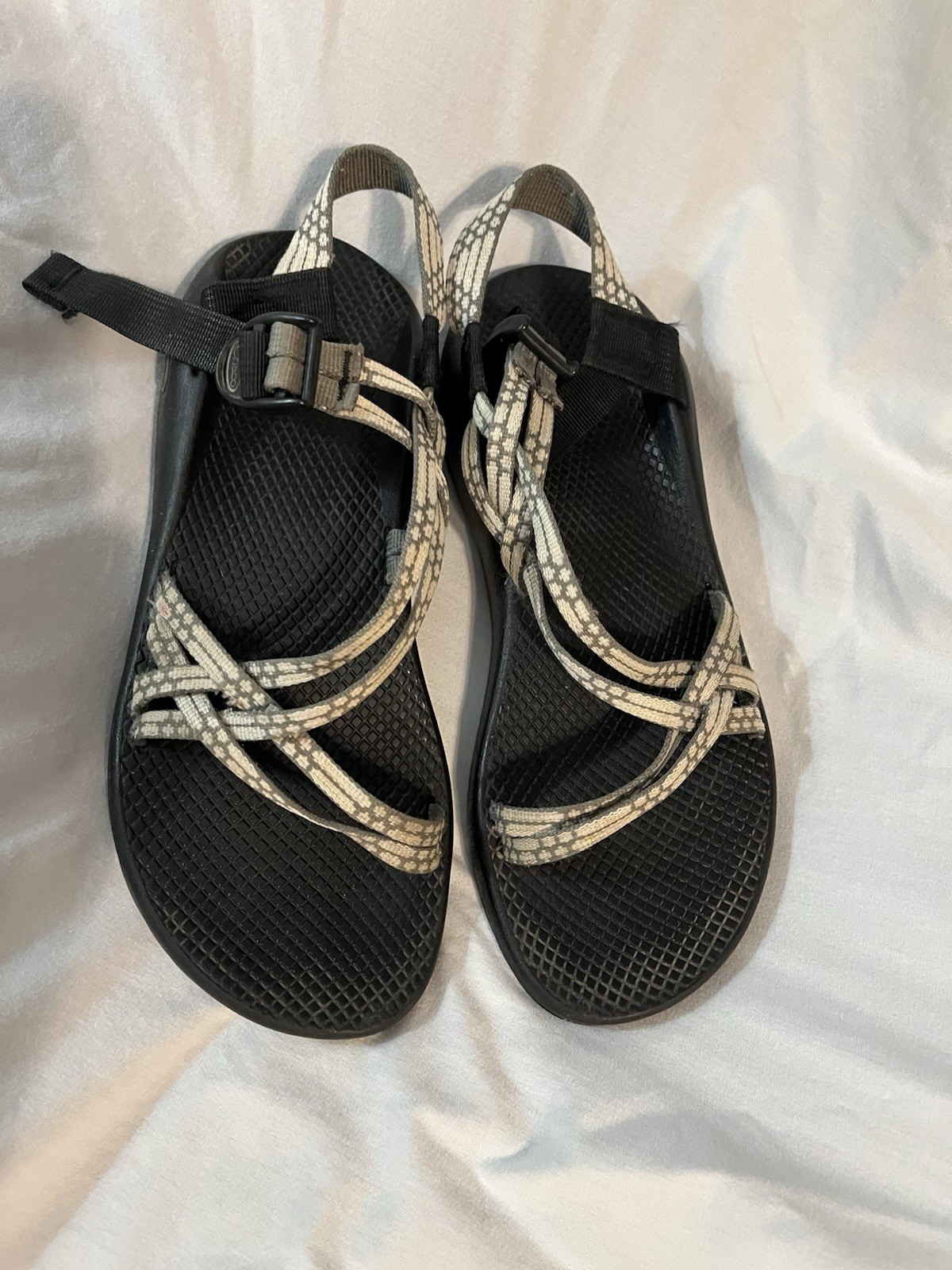 Chaco Womens Size 10 Sandals With Toe Strap, Gray And Cream Neutral Color