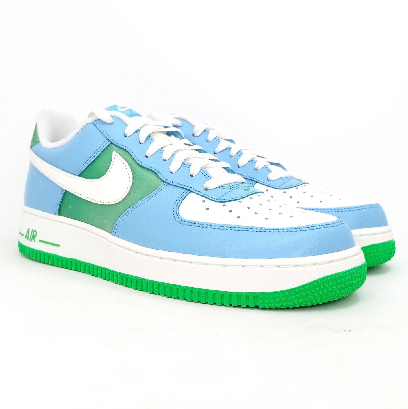 “NEW” Nike Men’s Air Force 1 ’07 Sneakers Size 11 US