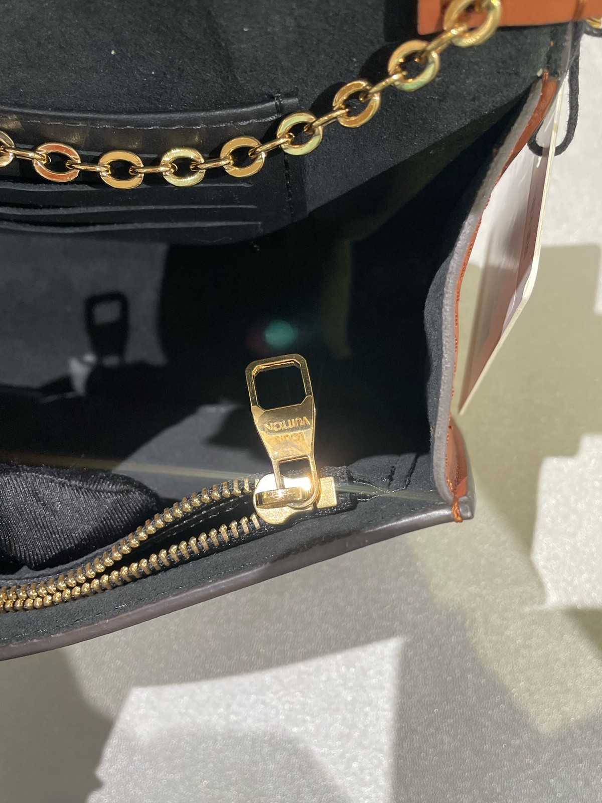 Louis Vuitton Pre-Owned Authentic Dauphine Chain Bag M68746 18.5 x 12 x 5