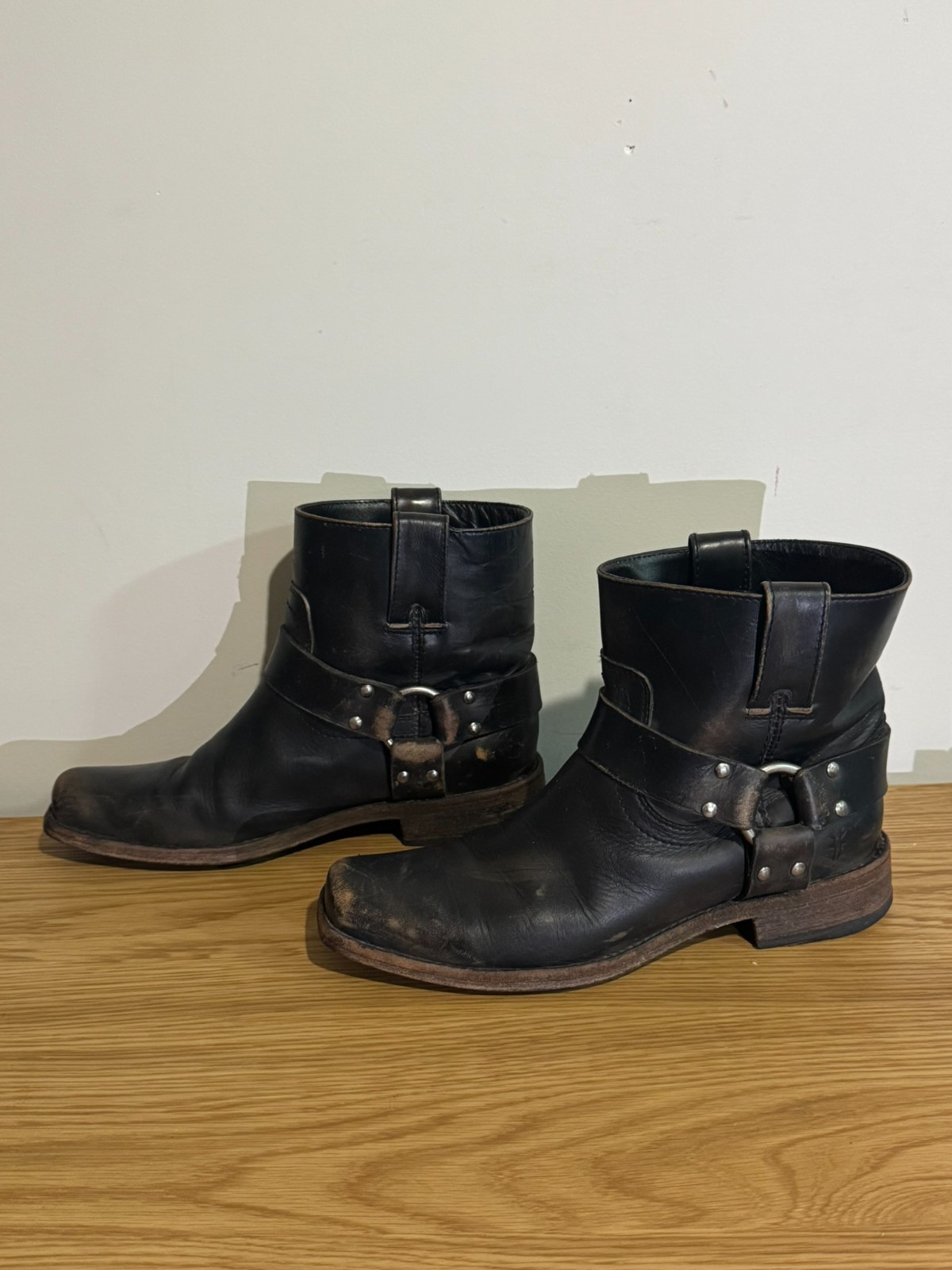 Frye Distressed Black Leather Square Toe 6-Inch Harness Womens Size 8 B Boots