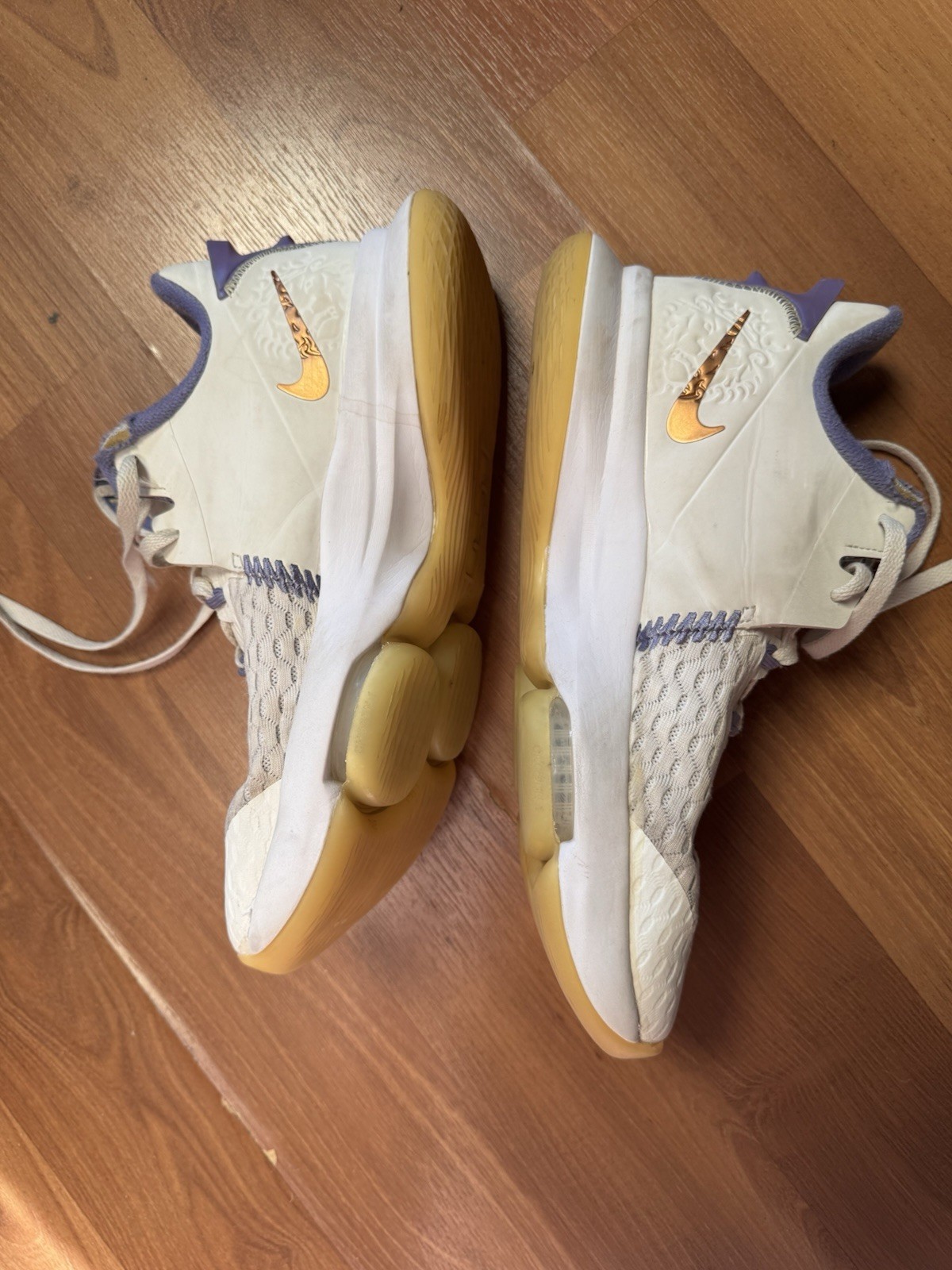 Nike LeBron Witness 5 Summit White Metallic Bronze Basketball Shoes Size 10