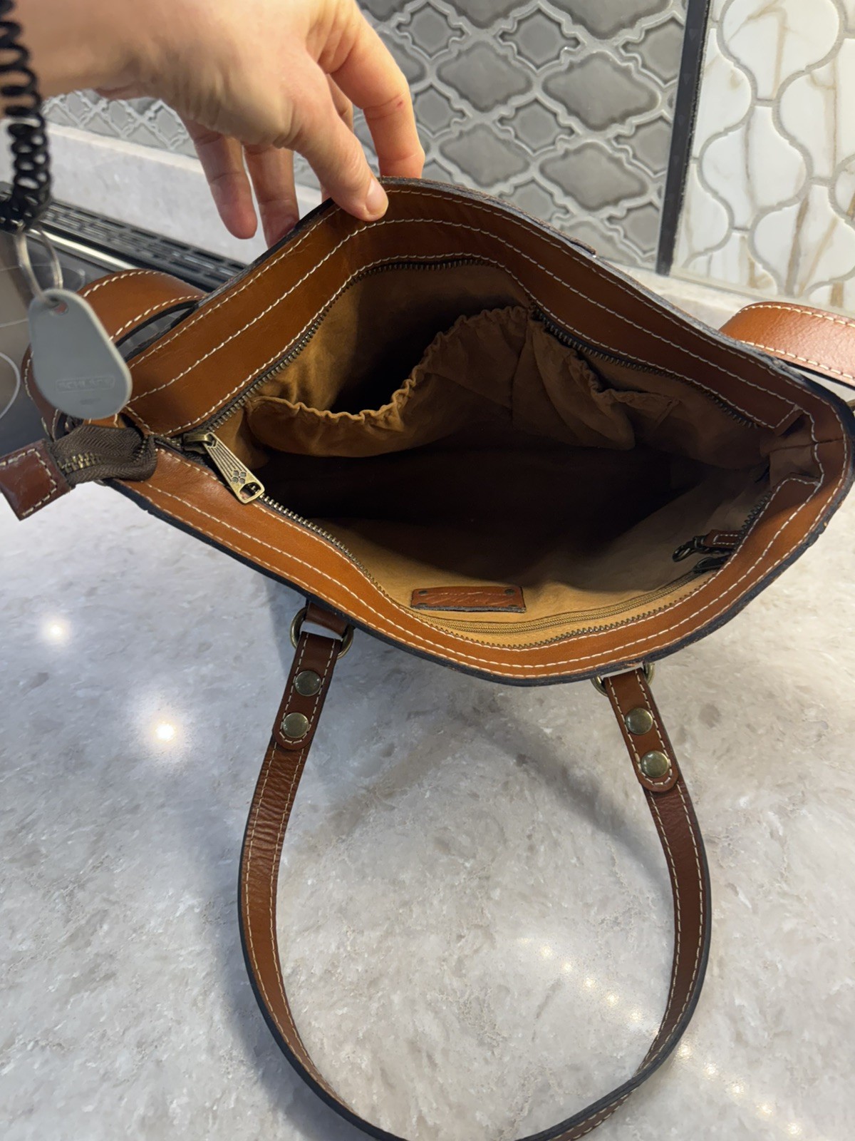 Patricia Nash Leather Tote Clean! Zip closure. Crossbody strap.