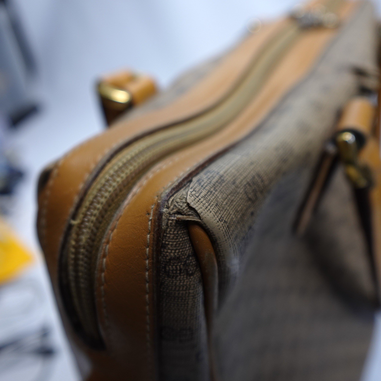 Vintage Gucci GG Supreme Monogram Boston Bag Tan Leather Italy Need Light Repair