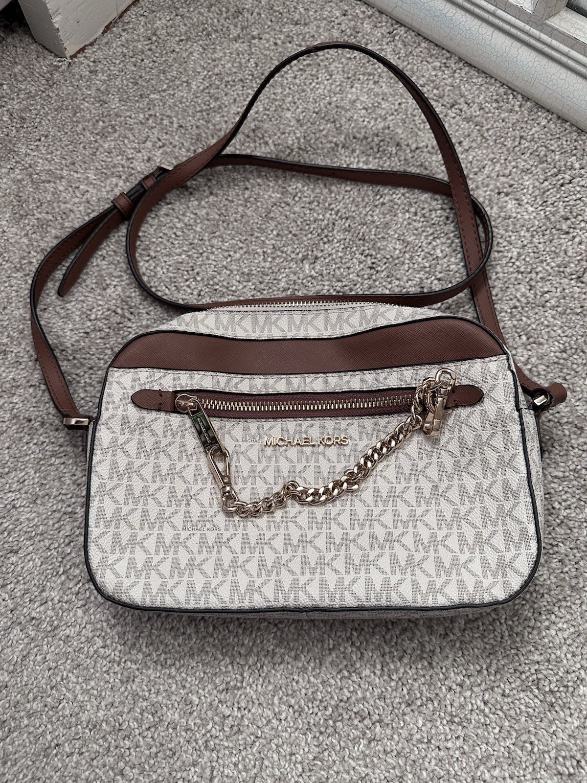 Michael Kors Monogram Small Crossbody Zip Bag Chain Strap Gold Beige/Brown