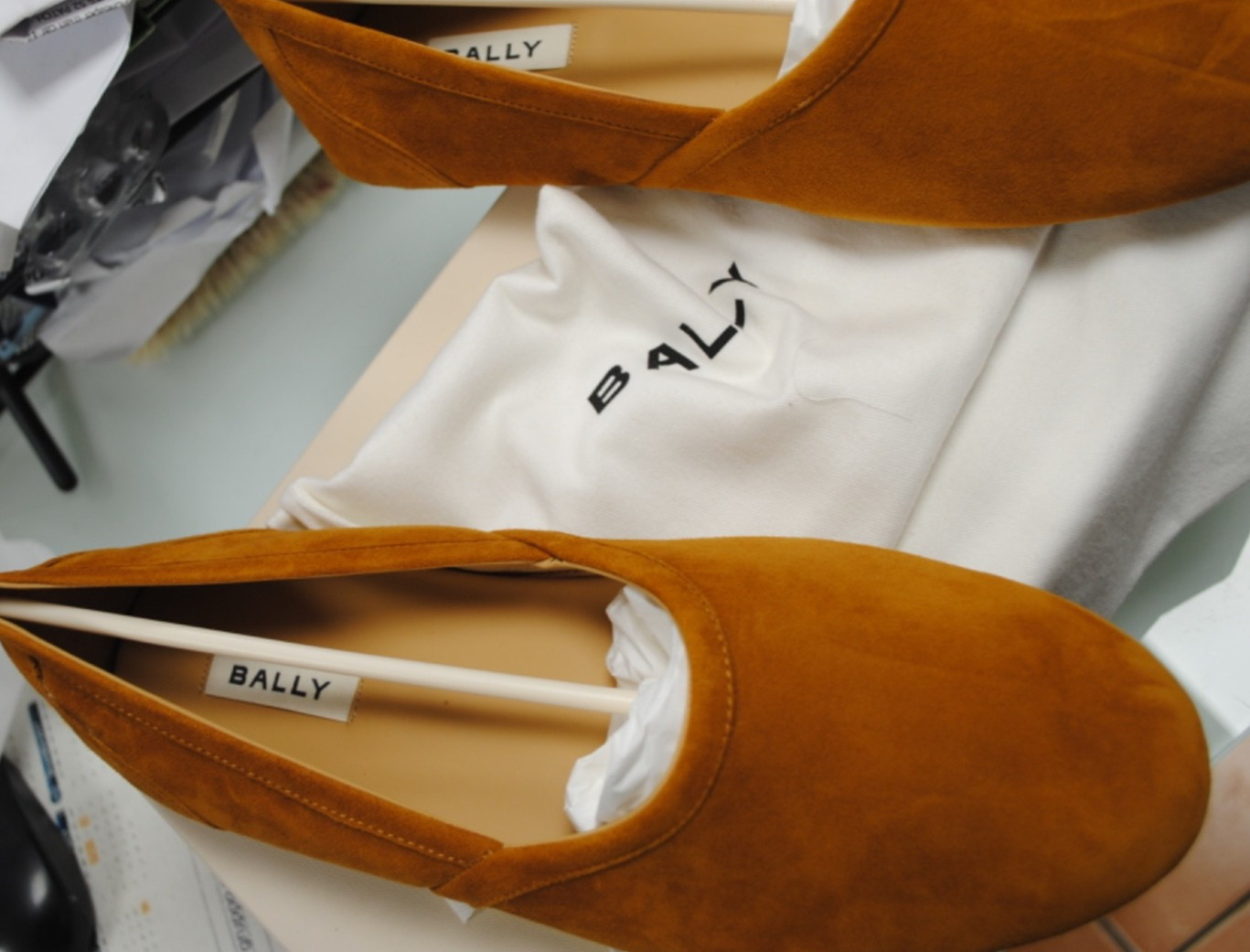 BALLY AUTHENTIC LEATHER LOAFERS 44.5 550.00 CART. PRIM-ESTATE SLIP ON