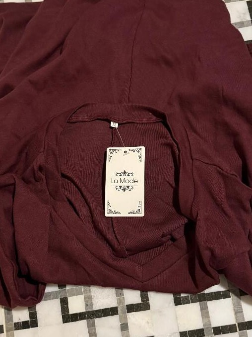 La Mode Button-Accent V-Neck Top – Wine – Size M – NWT
