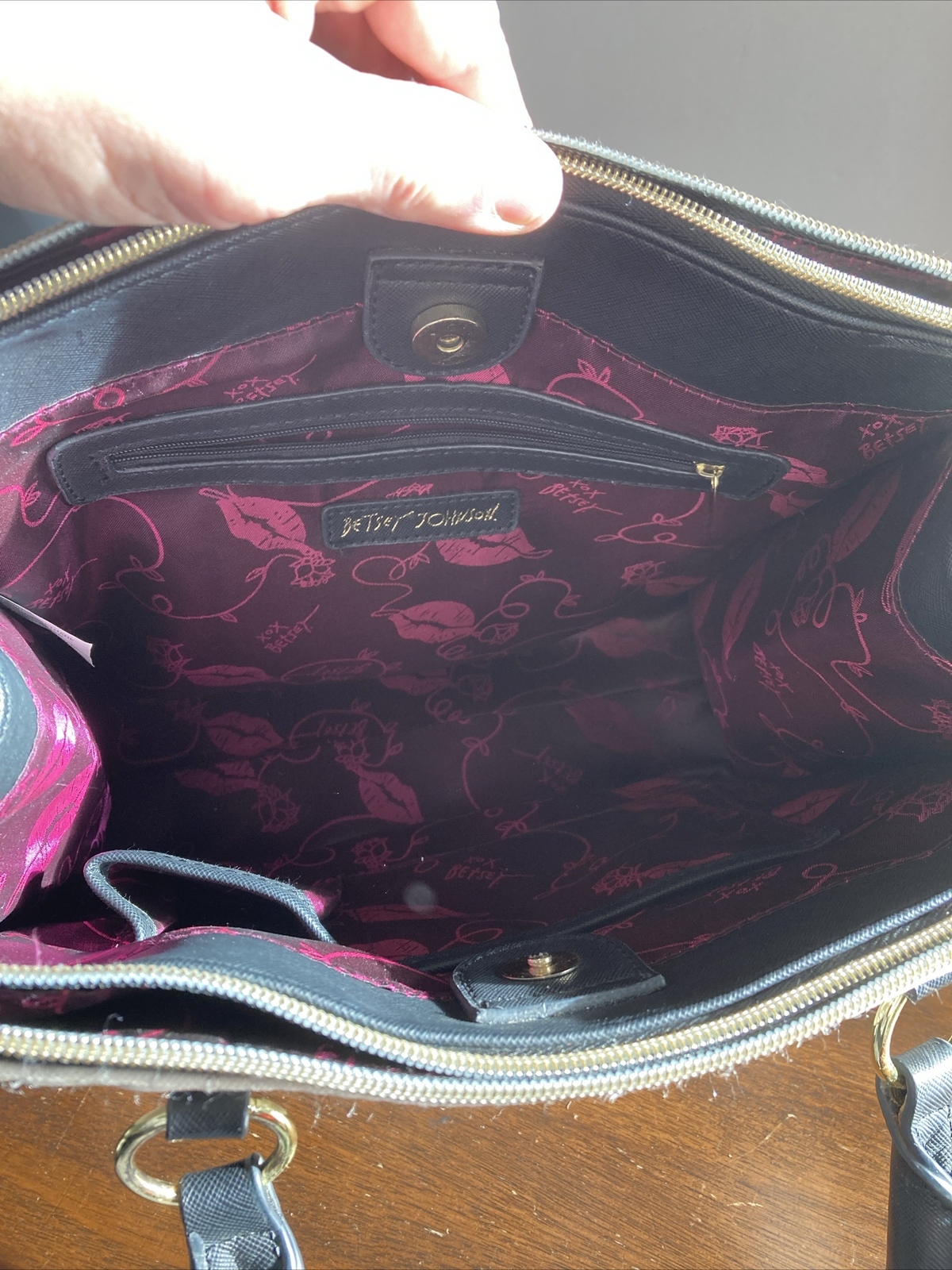 Betsey Johnson White Black Rose Faux Leather Satchel Handbag Kisses XO Lining