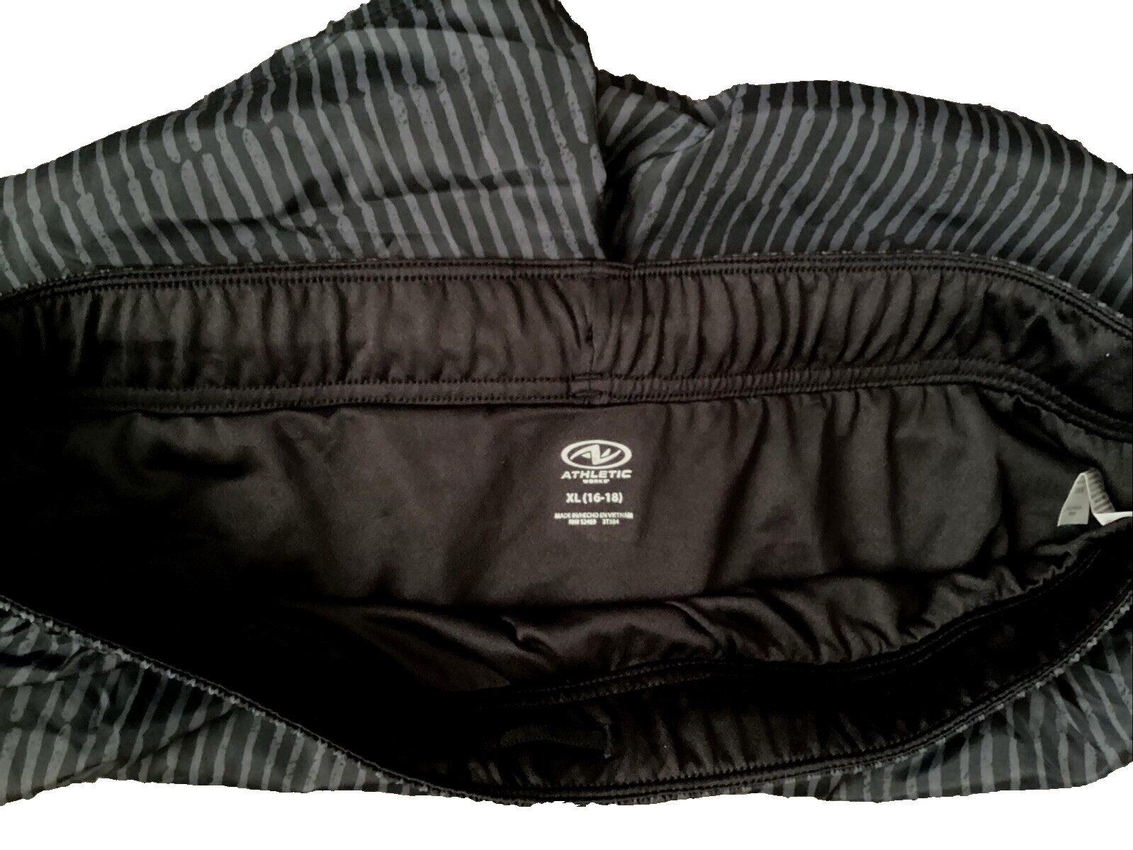 ATHLETIC WORKS MOISTURE WICKING BLACK SOOT STRIPE RUNNING SHORTS Pockets Sz XL*
