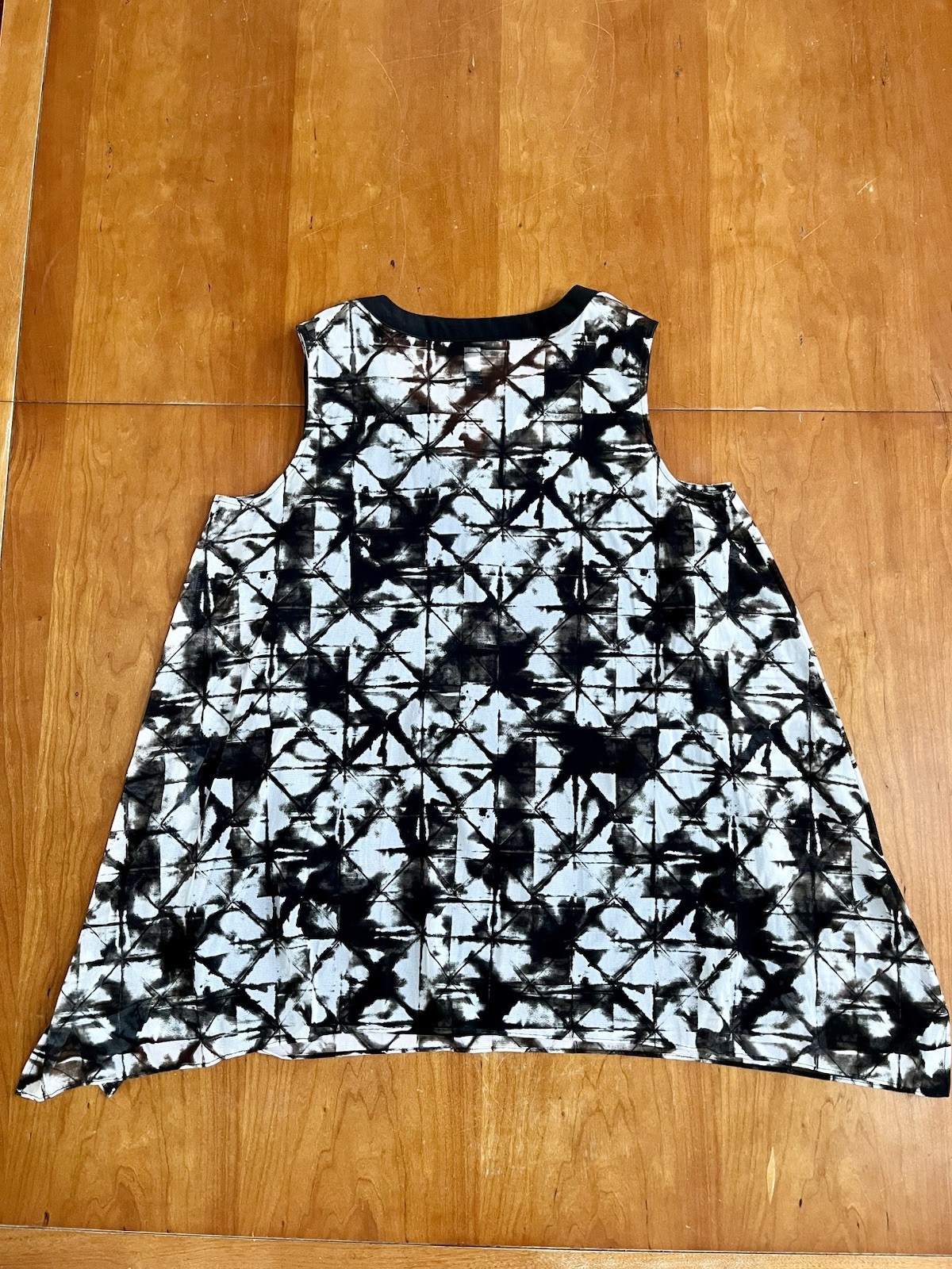 Alfani Sleeveless Black & White Abstract Tunic Top w/Asymmetrical Hem