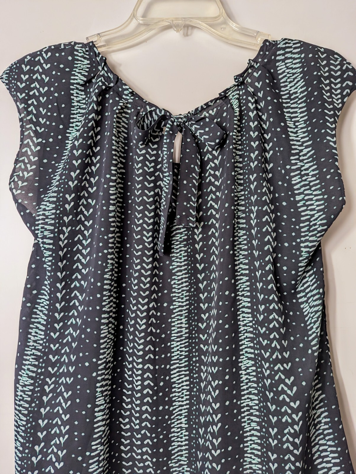 Lauren Conrad Silky Blouse Womens Medium Round Neck Top Blue Green Polyester