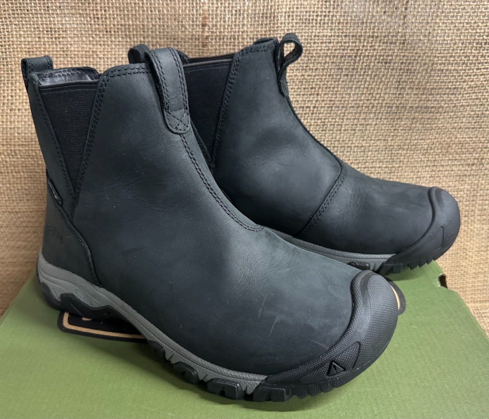 NIB Keen 1025526 Women’s Greta Chelsea WP Black/Steel Grey Boot