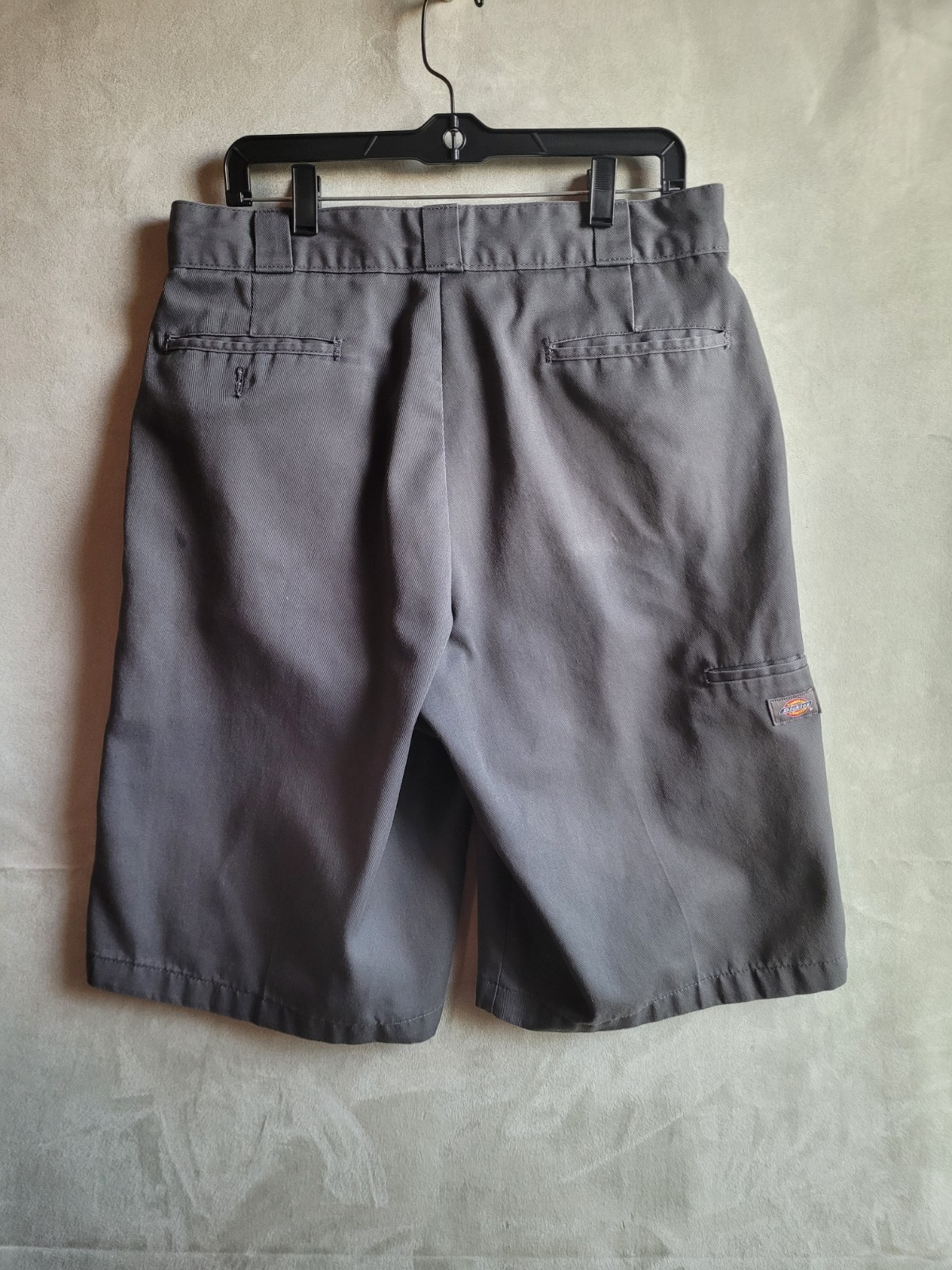 Dickie Shorts Men’s Measures Size 33 Grey Cell Phone Pocket White and blue stain