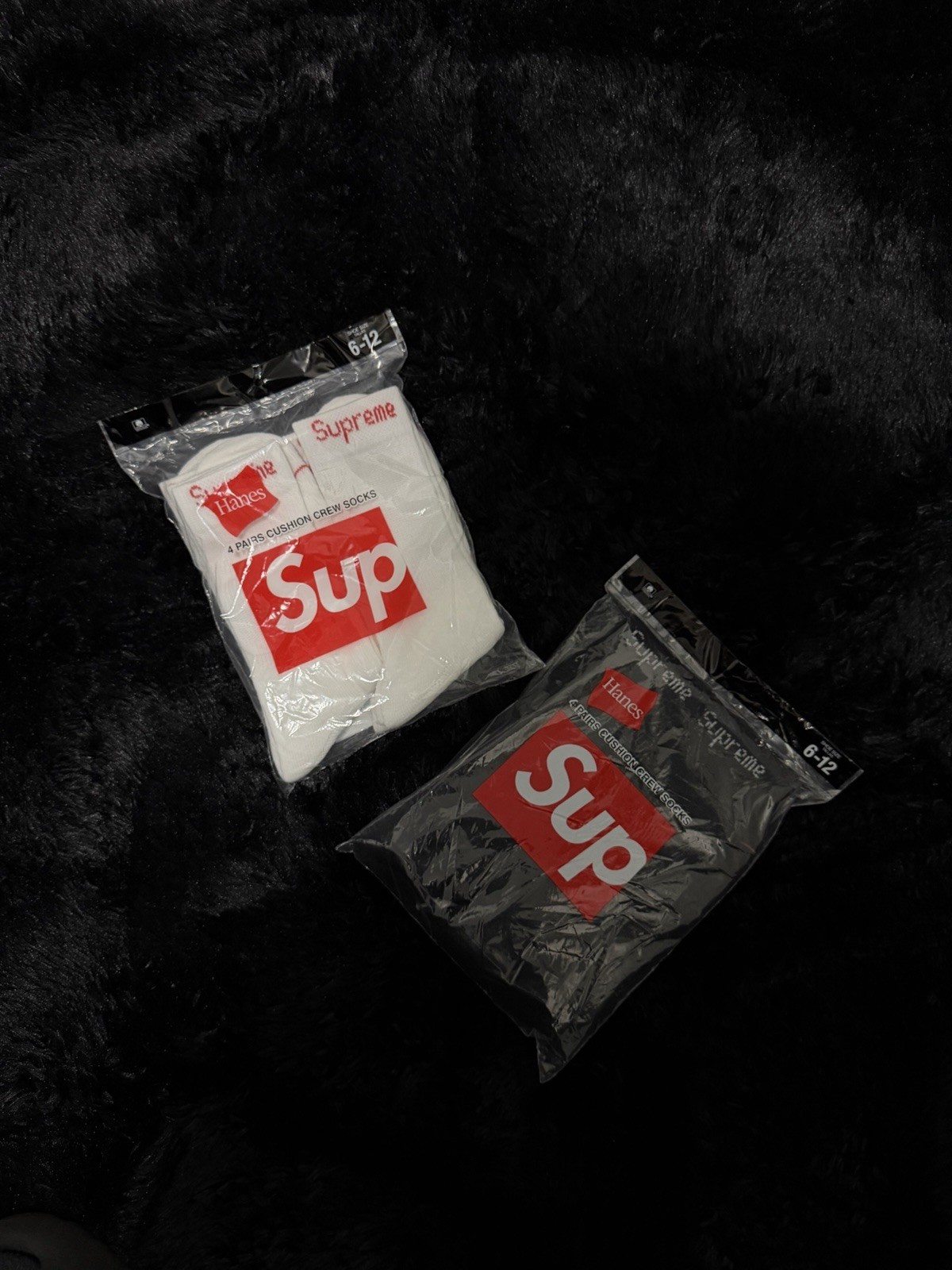 SUPREME SOCKS 4 PACK WHITE & BLACK PACKS AVAILABLE.