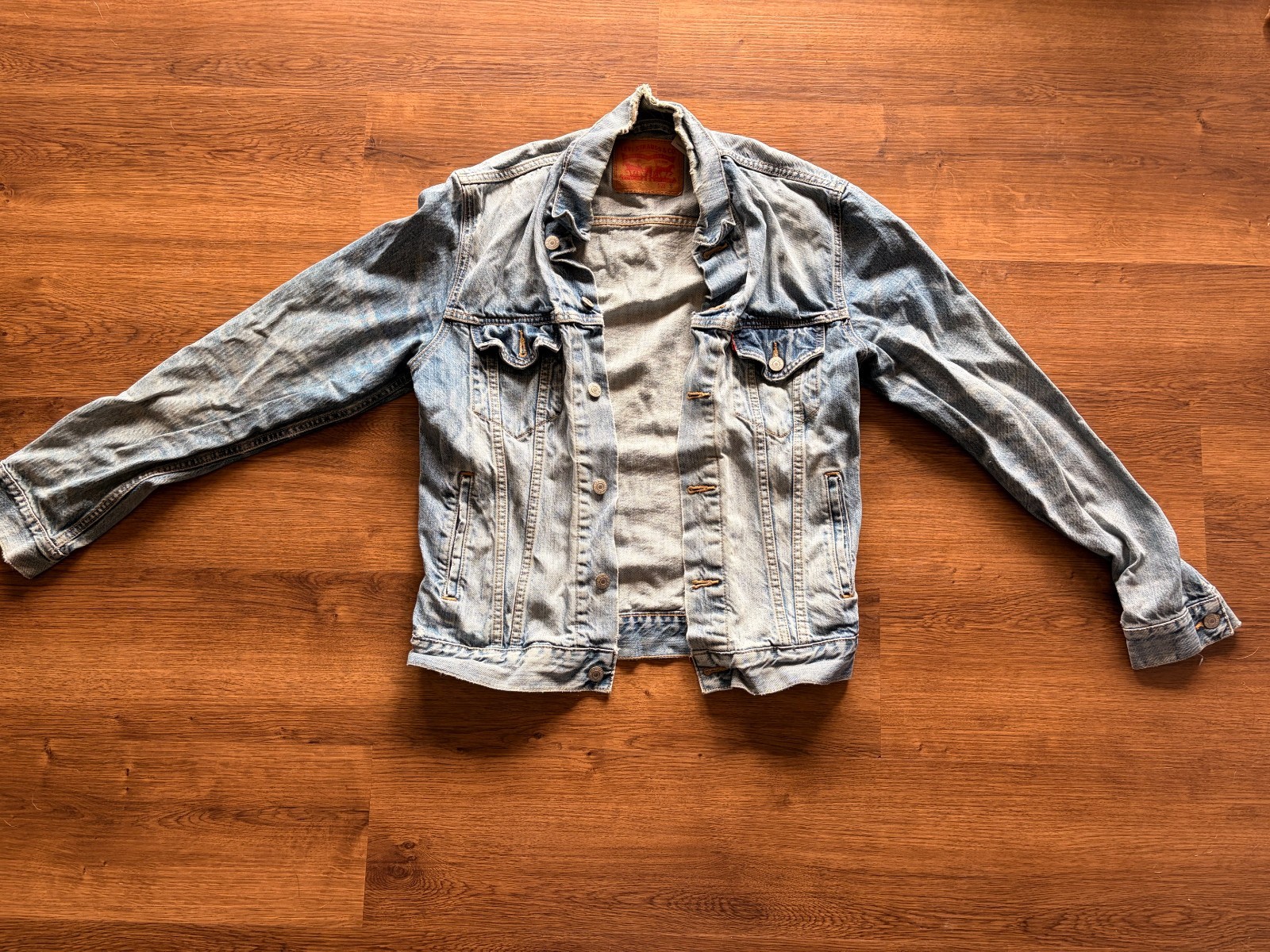 Sz S Levi’s Men’s Blue Denim Trucker Jacket Faded Distressed Jean Well Loved