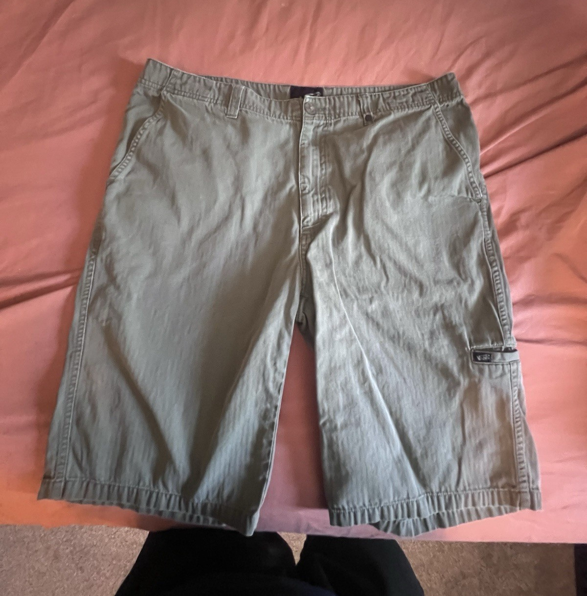 2000’s VANS Men’s Green Chino Shorts Cotton Twill Flat Front Zip Pockets Regular