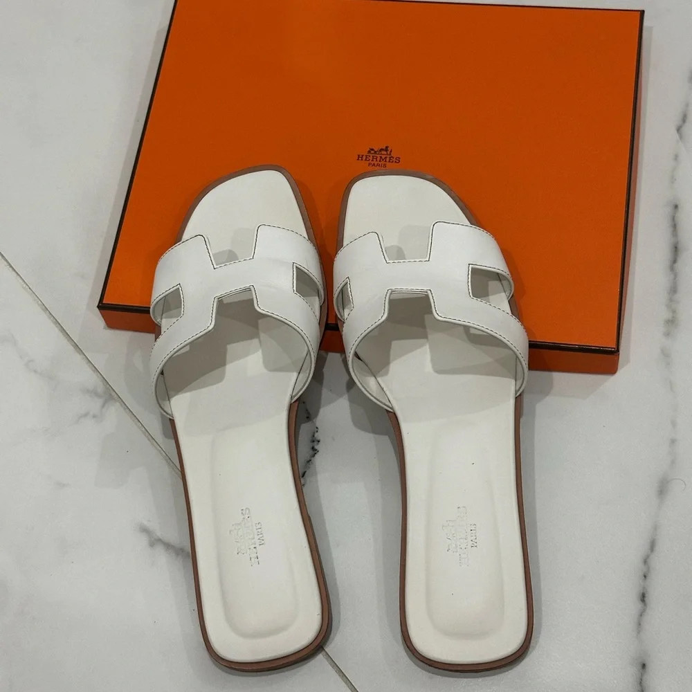 Hermes Oran Sandals in White/Blanc color, size 41.5, with original box