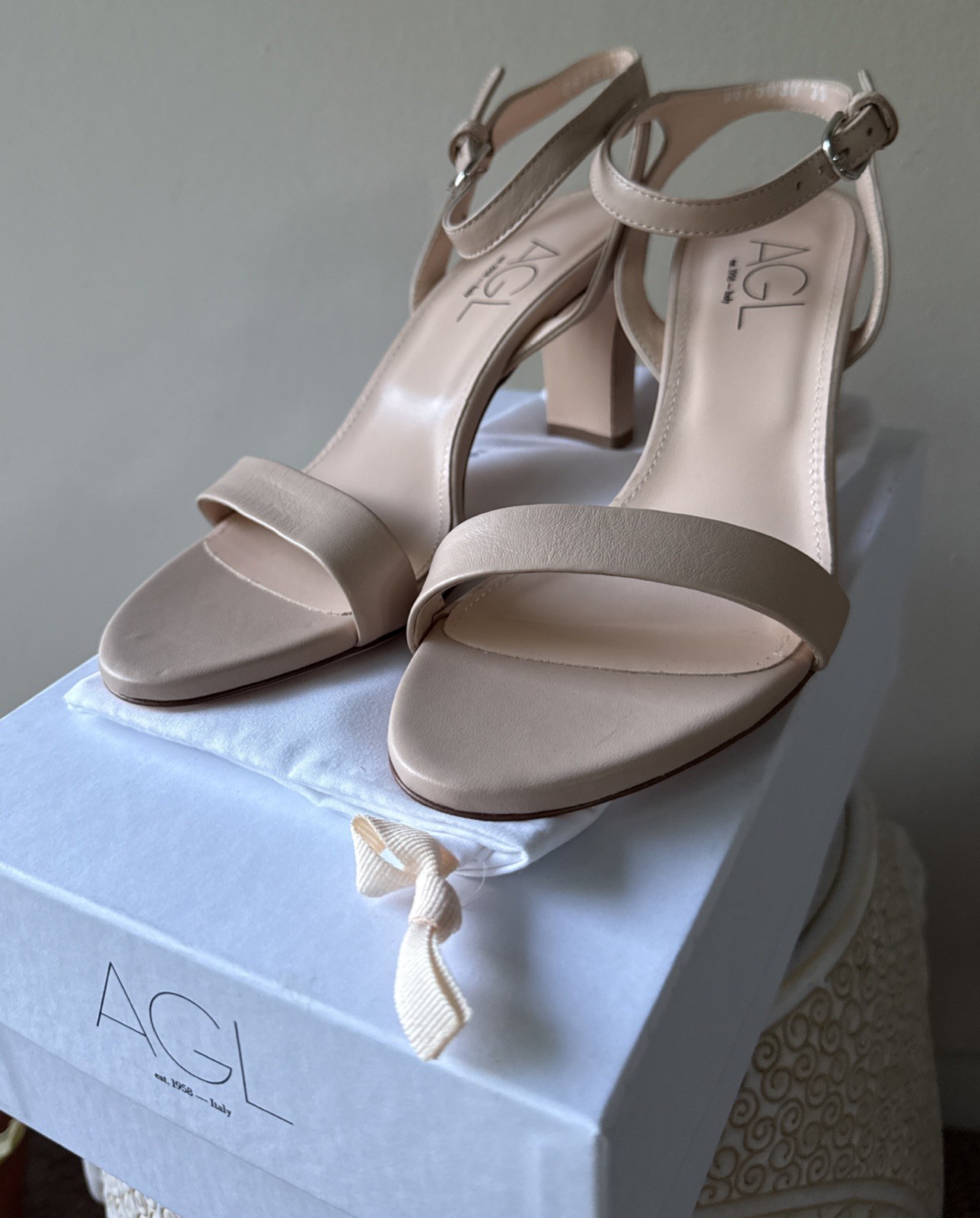 AGL Bernadette In Ghibli Size 39 US 8.5 Leather Sandals Heels NIB Dustbag