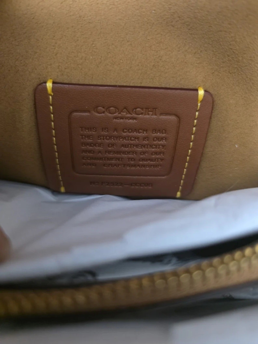 Coach NWT. Auth GLV Tabby 20.