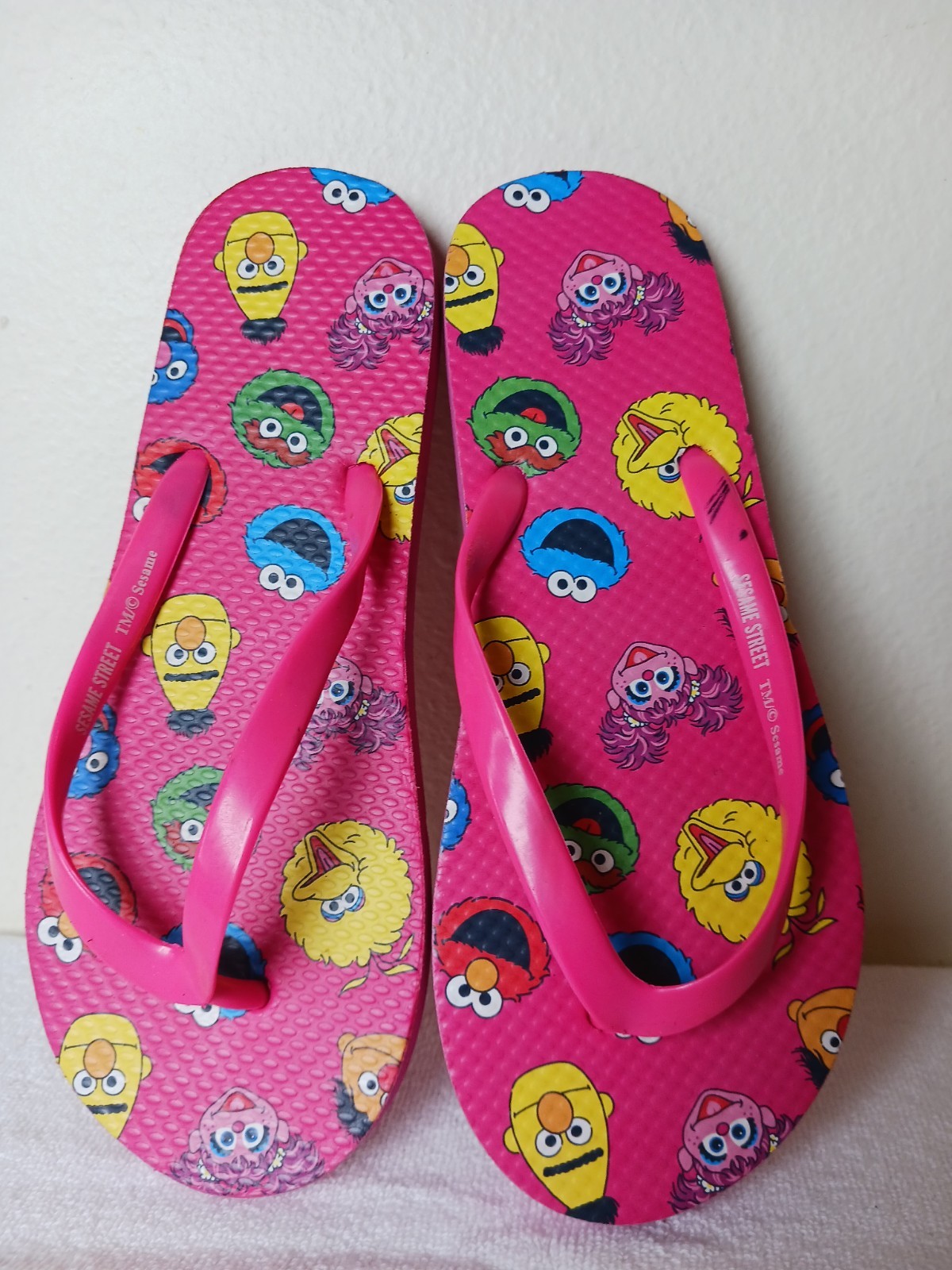 Sesame Street Girls Pink Flip Flop Sandals Slip-On Open Toe Character Print