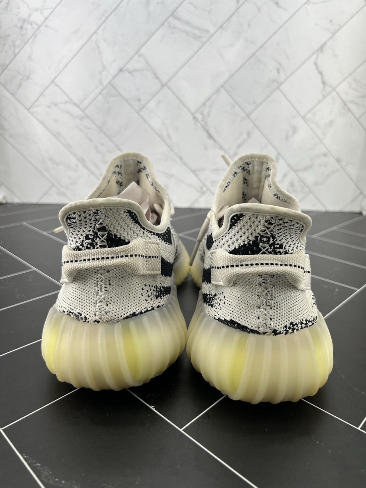 adidas Yeezy Boost 350 V2 Low Zebra Size 9.5 CP9654