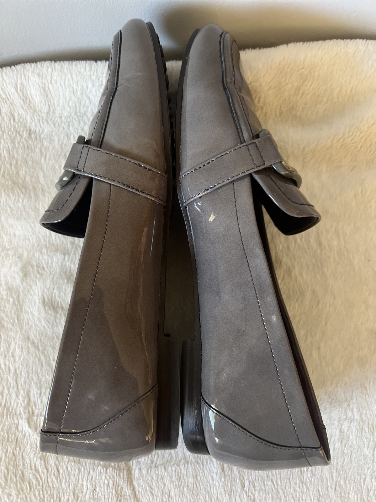 Tory Burch Georgia Patent Leather Loafers Size 7 1/2 Grigio Spongy w/ Gold Logo
