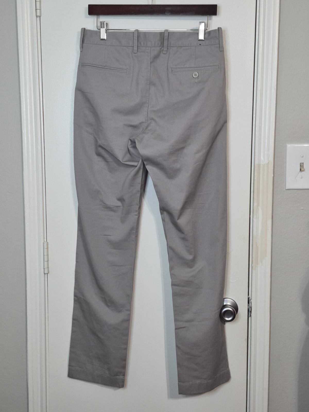 J Crew The Sutton Straight Fit Men’s Chinos Gray Pants Sz 29×32 Flat Front NWT