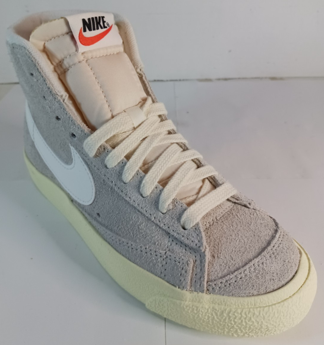 Nike Blazer Mid ’77 ‘Light Bone/Alabaster’ Shoes Womens Size 5.5