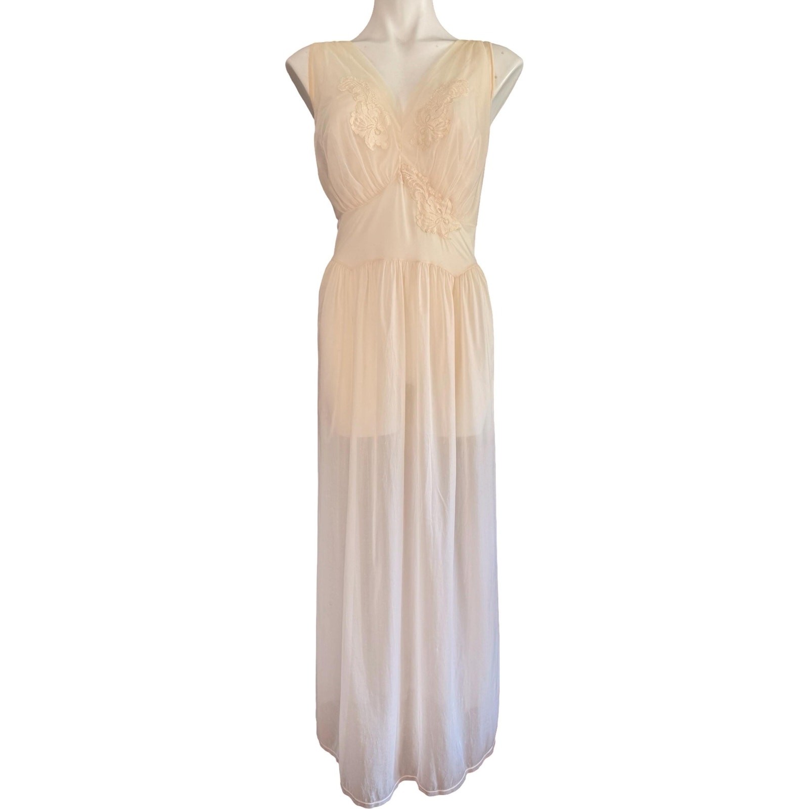 Vintage Vanity Fair 1950s Blush Chiffon Lace Applique Full Slip Size 42 (XL)