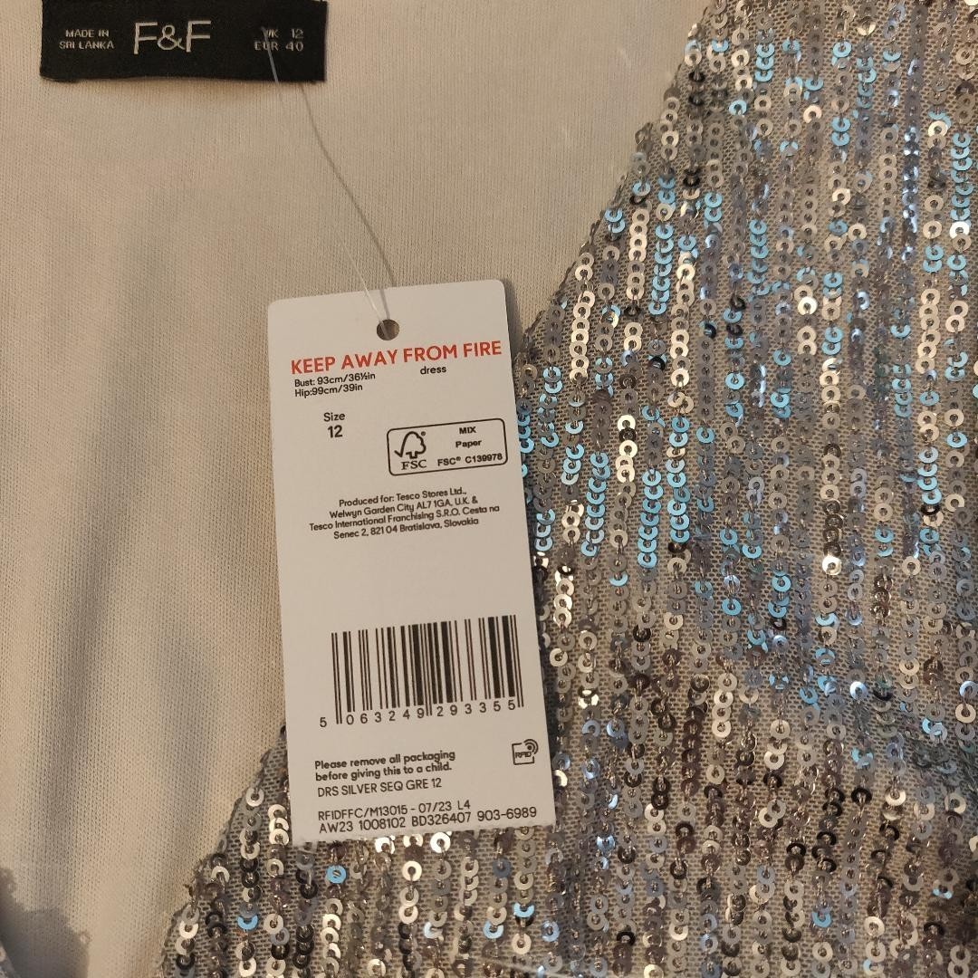 Beautiful Silver Sequin Evening Party Occasion Dress size UK 12 New
