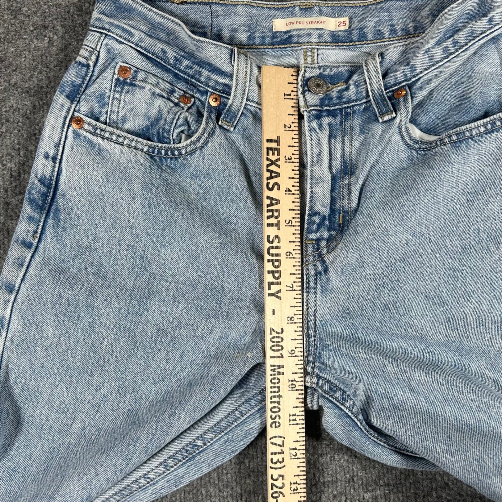 Levi’s Jeans Womens Size 25 Light Wash Blue Low Pro Straight Leg Cotton Denim
