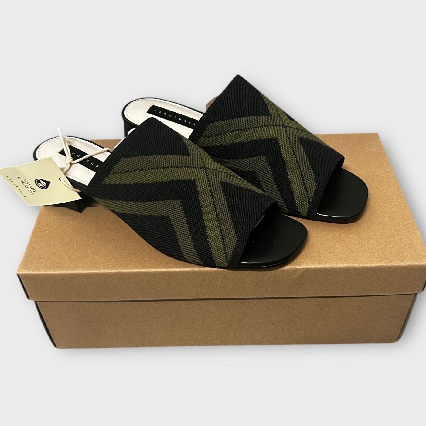 Sanctuary Rally Block Heel Mule Clog Sandals Size 8 New in Box ! Green and black